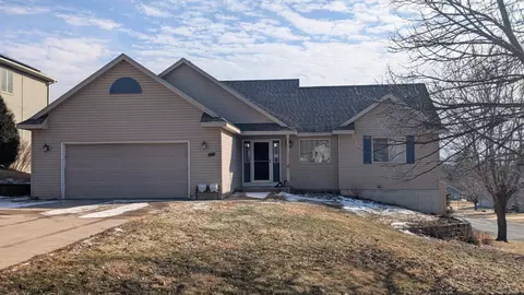 501 Cedar Ct NE, Pine Island, MN 55963