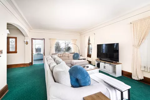 Living - 2514 E Superior St, Duluth, MN 55812 photo 1 of 4