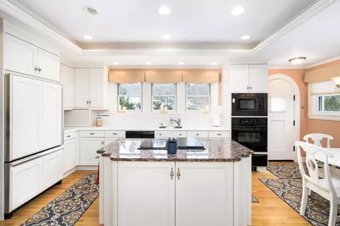 Kitchen - 2514 E Superior St, Duluth, MN 55812 photo 1 of 8