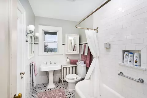 Bath - 2514 E Superior St, Duluth, MN 55812 photo 4 of 7