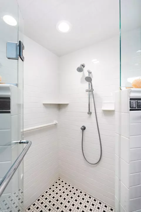 Bath - 2514 E Superior St, Duluth, MN 55812 photo 3 of 7