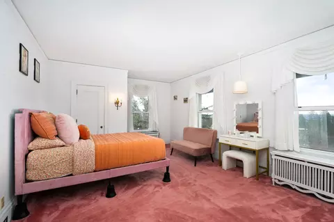 Bedroom - 2514 E Superior St, Duluth, MN 55812 photo 8 of 14