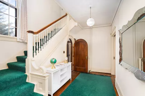 Entry Way - 2514 E Superior St, Duluth, MN 55812 photo 3 of 9