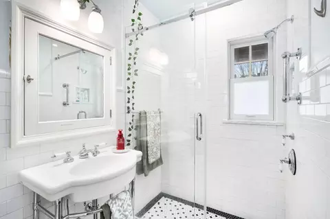 Bath - 2514 E Superior St, Duluth, MN 55812 photo 6 of 7