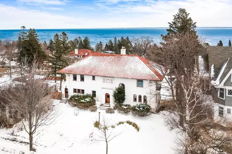 View/Area - 2514 E Superior St, Duluth, MN 55812 photo 1 of 16