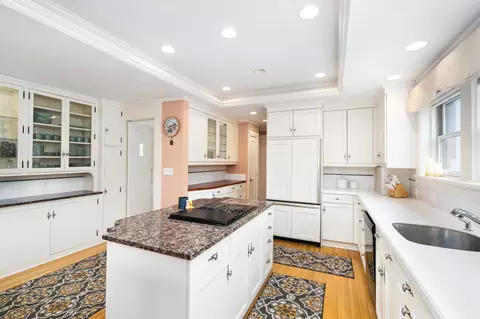 Kitchen - 2514 E Superior St, Duluth, MN 55812 photo 6 of 8
