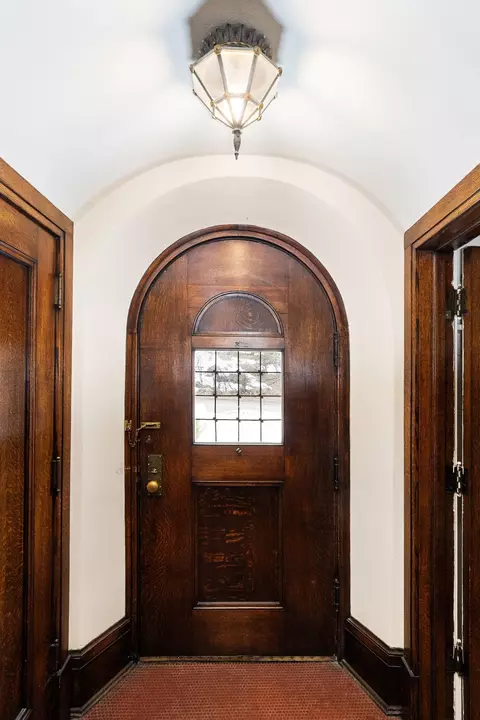 Entry Way - 2514 E Superior St, Duluth, MN 55812 photo 4 of 9