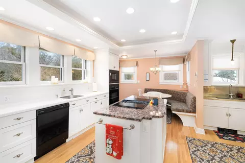Kitchen - 2514 E Superior St, Duluth, MN 55812 photo 2 of 8