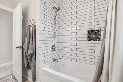 Bath - 1066 Tiffany Pl, Eagan, MN 55123 photo 3 of 4