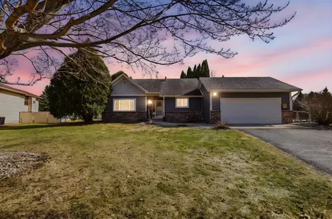 1066 Tiffany Pl, Eagan, MN 55123