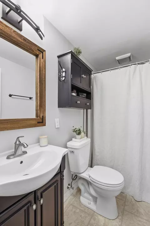 Bath - 1066 Tiffany Pl, Eagan, MN 55123 photo 4 of 4