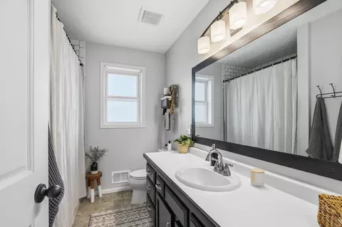 Bath - 1066 Tiffany Pl, Eagan, MN 55123 photo 1 of 4
