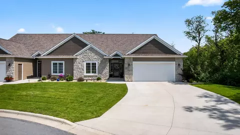2908 Platinum Dr NE, Rochester, MN 55906