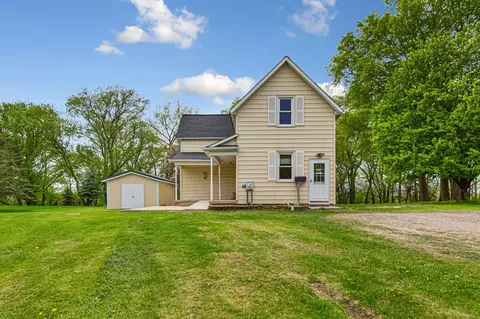307 Meadow Woods Dr, Mankato, MN 56001