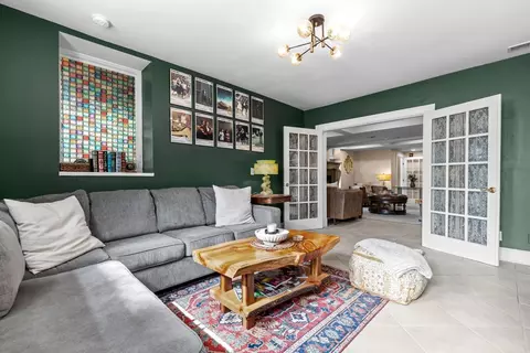 307 Ridgewood Ave #4, Minneapolis, MN 55403