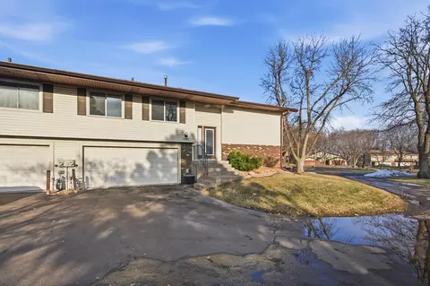 1091 Churchill Pl, Shoreview, MN 55126