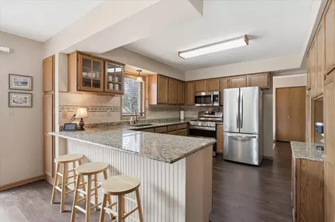 9150 Juneau Dr, Woodbury, MN 55125