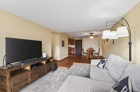 1601 N Innsbruck Dr #202NE, Fridley, MN 55432