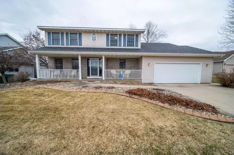 1002 Yorkshire Ln NW, Rochester, MN 55901