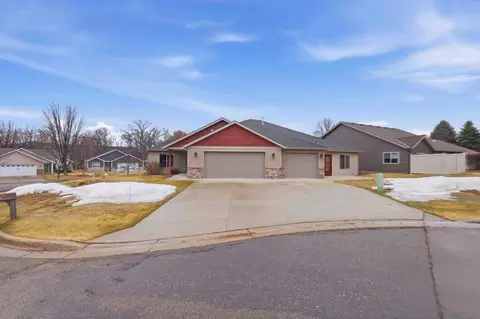 932 Oak Pond Ct, Sartell, MN 56377