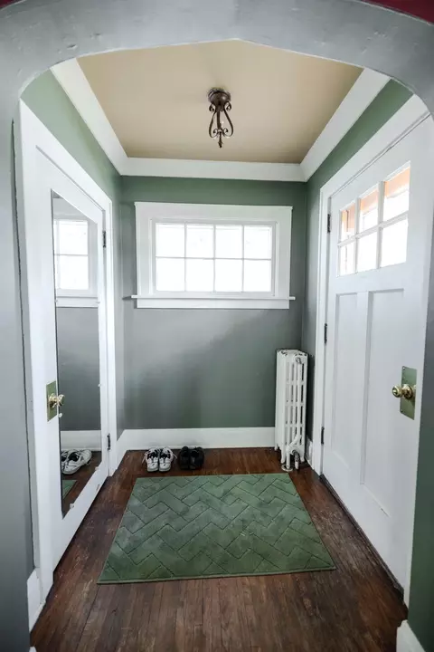 Entry Way - 405 E 3rd St, Morris, MN 56267 photo 4 of 8
