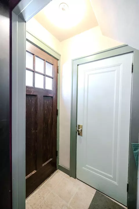Entry Way - 405 E 3rd St, Morris, MN 56267 photo 1 of 8