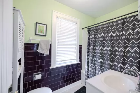 Bath - 405 E 3rd St, Morris, MN 56267 photo 3 of 5