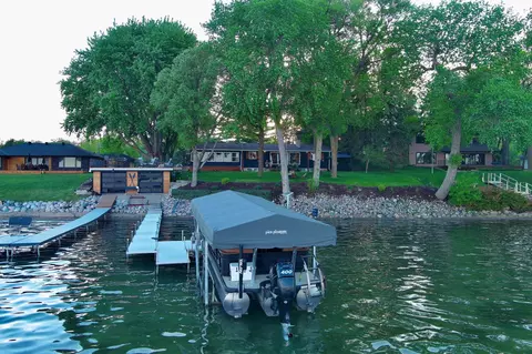 736 Shorewood Dr, Detroit Lakes, MN 56501