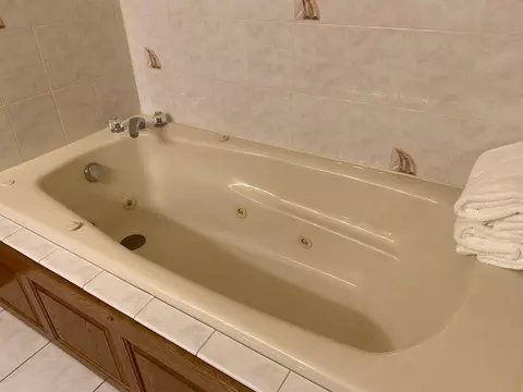 Bath - 2658 Shadow Ln, Chaska, MN 55318 photo 6 of 6