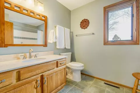 Bath - 2658 Shadow Ln, Chaska, MN 55318 photo 1 of 6