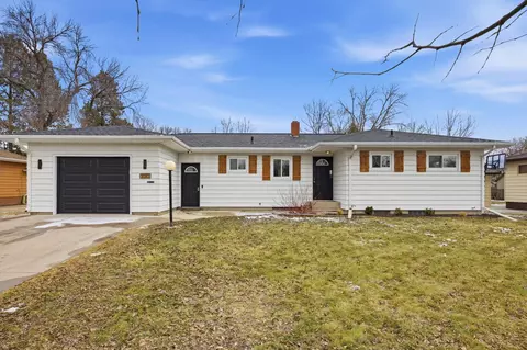 1010 River Dr, Moorhead, MN 56560