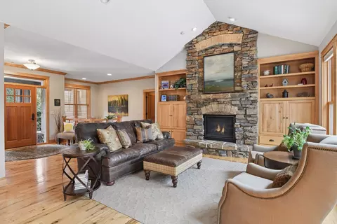 2121 Crestview Dr, Excelsior, MN 55331 photo 3