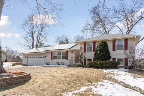 8449 Morris Cir, Bloomington, MN 55437
