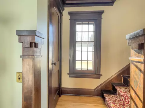 Entry Way - 629 N 19th Ave E, Duluth, MN 55812 photo 3 of 4
