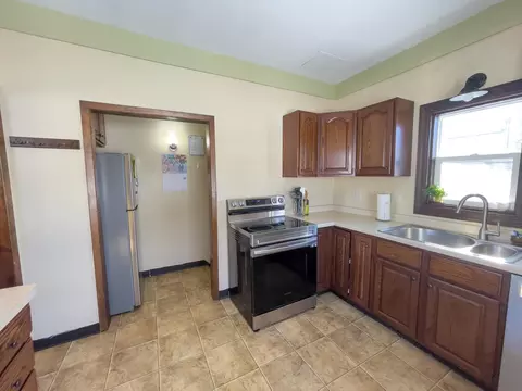Kitchen - 629 N 19th Ave E, Duluth, MN 55812 photo 4 of 4