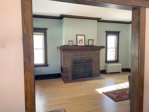Living - 629 N 19th Ave E, Duluth, MN 55812 photo 5 of 6