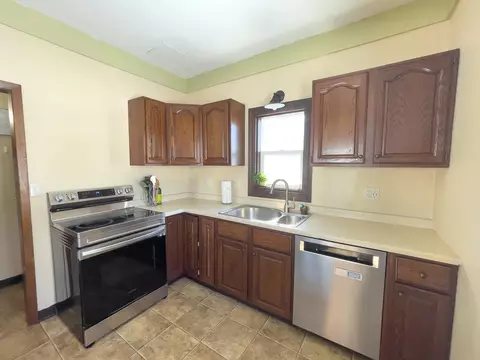 Kitchen - 629 N 19th Ave E, Duluth, MN 55812 photo 2 of 4
