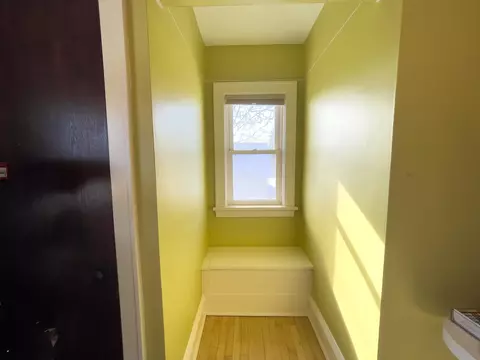 Entry Way - 629 N 19th Ave E, Duluth, MN 55812 photo 4 of 4