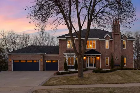 10692 Mount Curve Rd, Eden Prairie, MN 55347