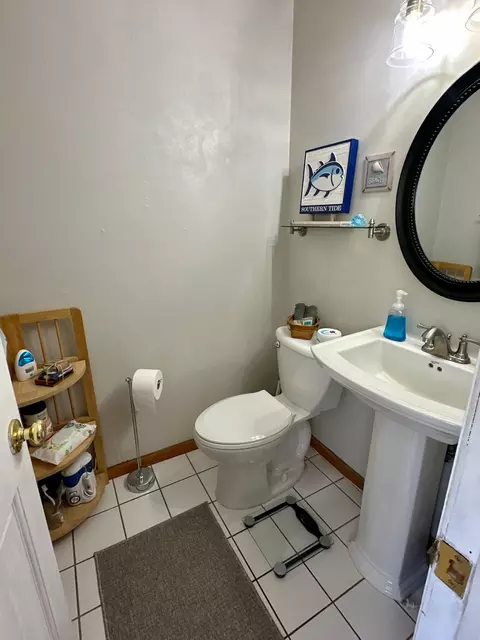 Bath - 1621 City View Dr, Eagan, MN 55121 photo 5 of 5