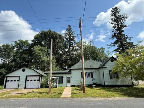 222 Spruce St, Spooner, WI 54801