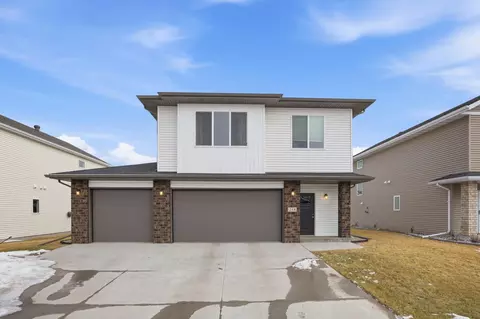 218 5th St E, Horace, ND 58047