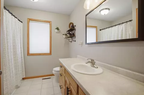 Bath - 1710 16th St SW, Austin, MN 55912 photo 3 of 6