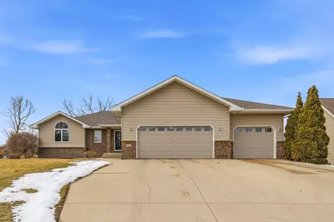 Exterior - 1710 16th St SW, Austin, MN 55912 photo 2 of 7