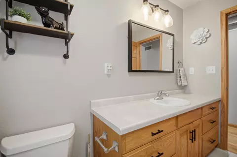 Bath - 1710 16th St SW, Austin, MN 55912 photo 4 of 6