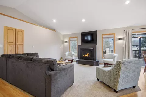 Living - 1710 16th St SW, Austin, MN 55912 photo 2 of 4