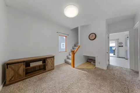 Entry Way - 711 8th St NW, Austin, MN 55912 photo 2 of 3