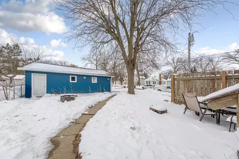 Exterior - 711 8th St NW, Austin, MN 55912 photo 2 of 3