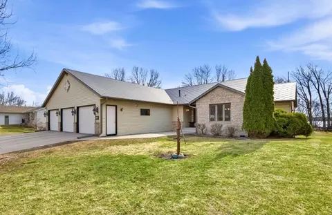 141 Fairlawn Ave E, Winsted, MN 55395