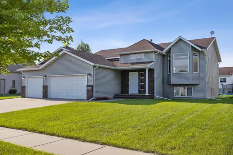 4216 34th Ave S, Fargo, ND 58104